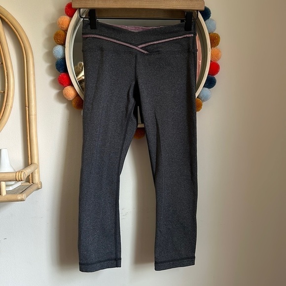 Lululemon Athletica Cross Waist Capri Active Workout Ruffle Trim Crop Leggings - Picture 1 of 6